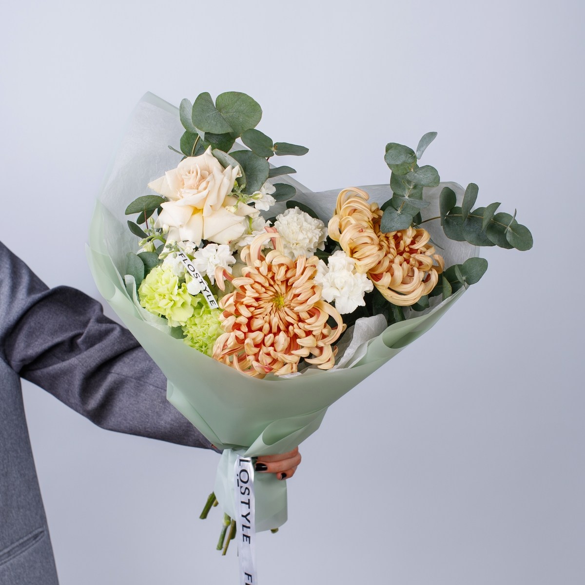 buket s hrizantemoj 555